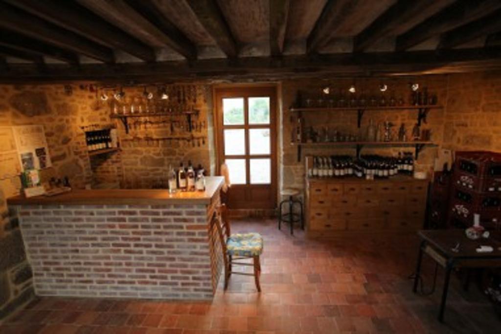 Ferme Cidricole Hugues Desfrieches Sainte-Marguerite-de-Carrouges Exterior foto
